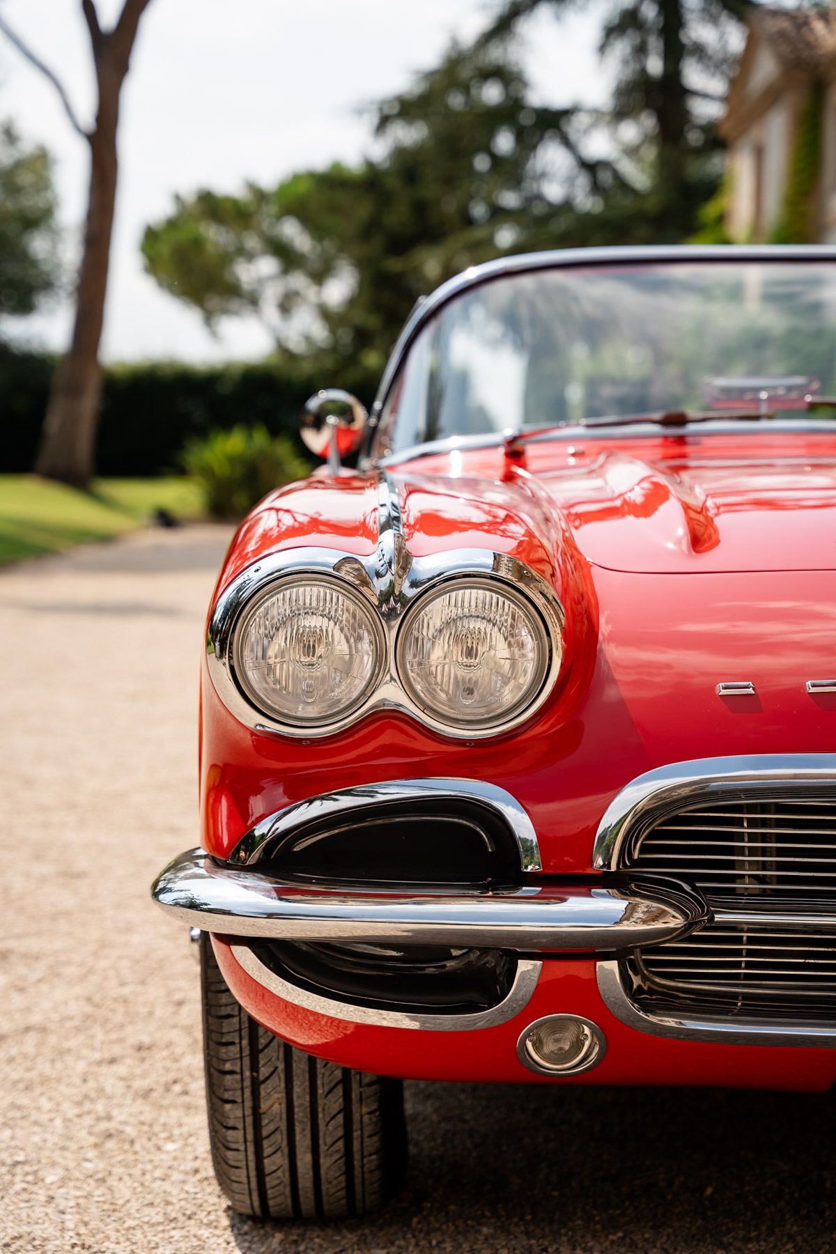 Idyllic destination wedding in Abruzzo, with a Dutch couple surrounded by loved ones
