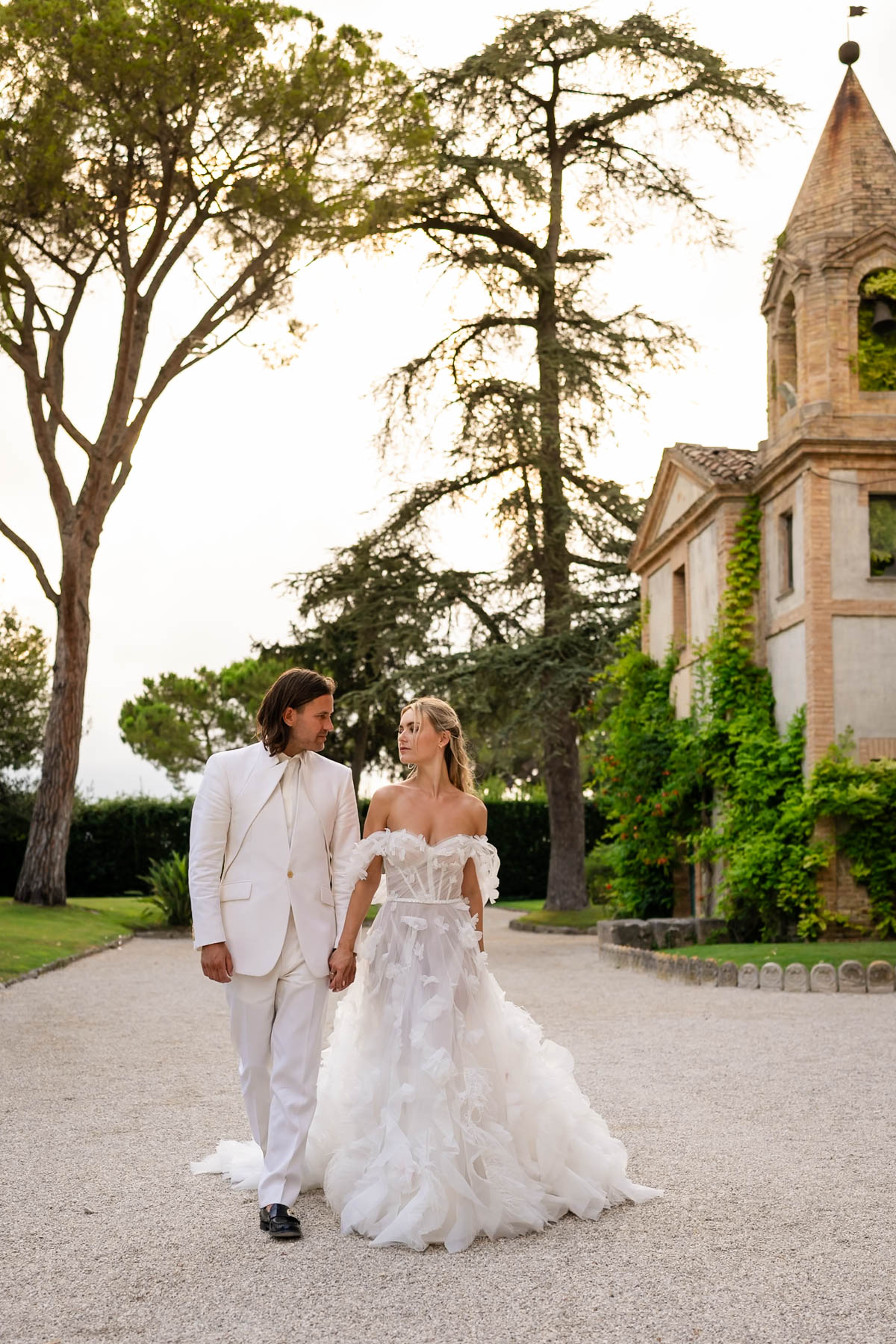 Dutch newlyweds exchange vows during their romantic destination wedding in Abruzzo