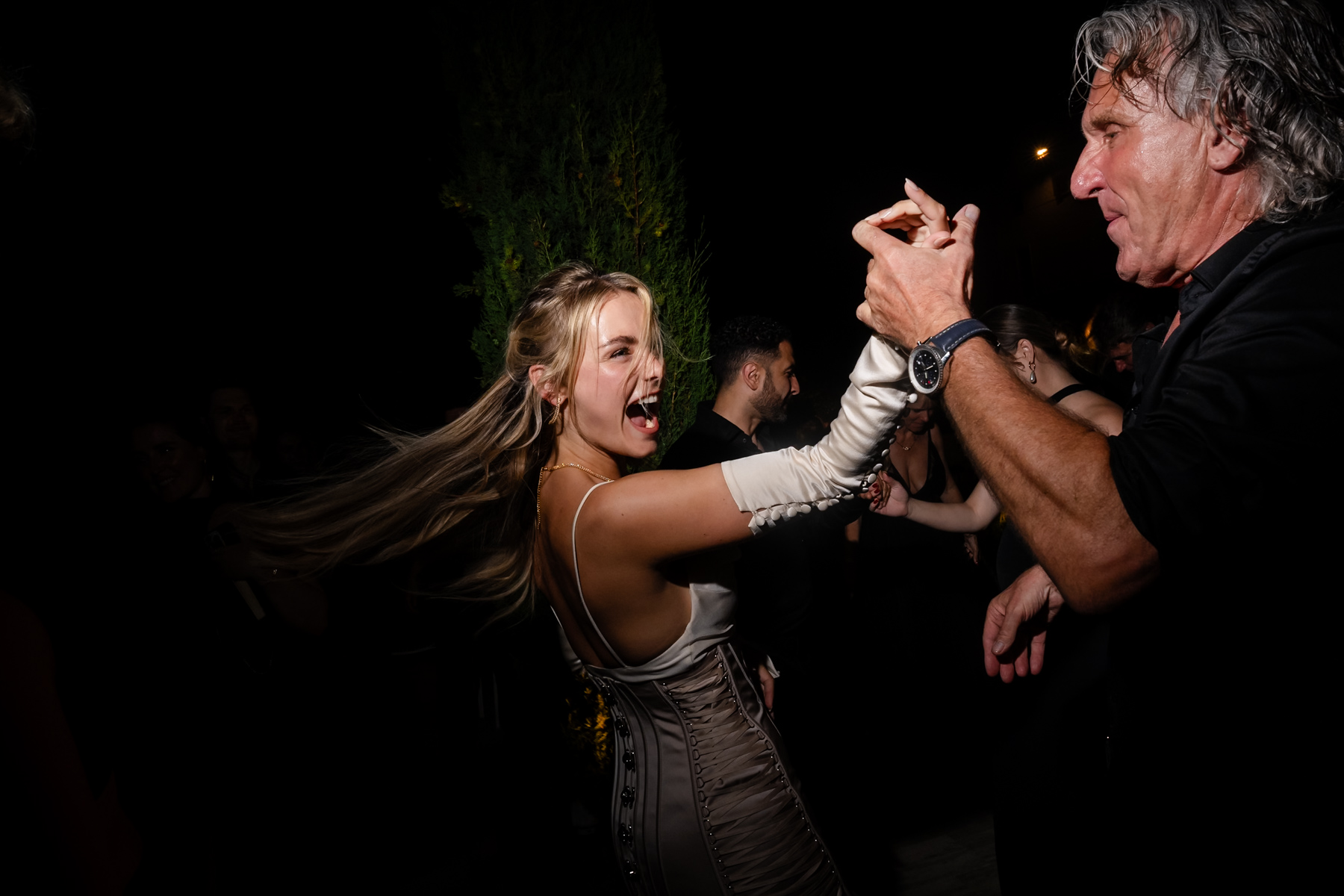 Dutch couple ties the knot in a picturesque Abruzzo setting, surrounded by family and friends