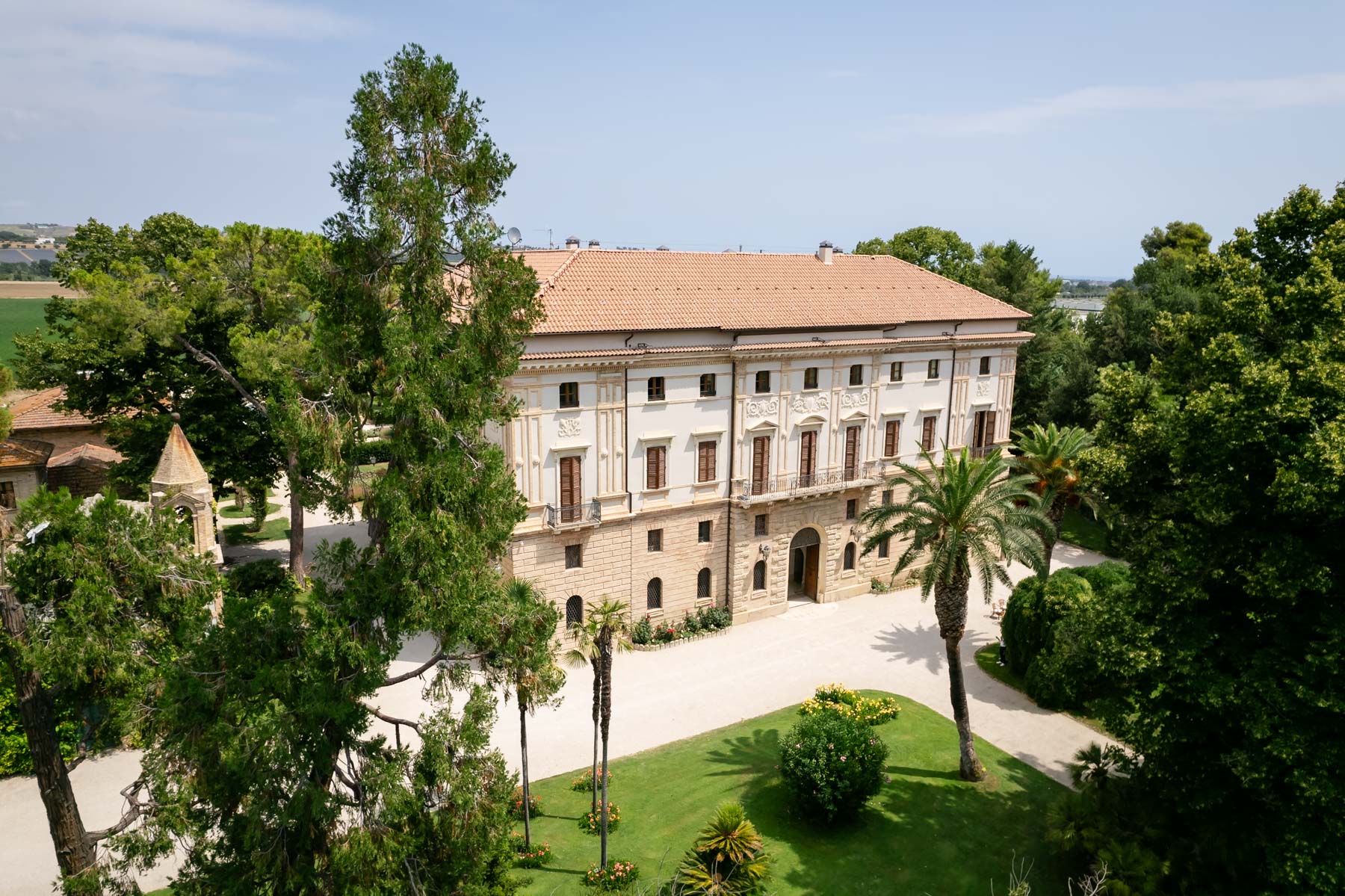 Dutch couple celebrates their love with a romantic destination wedding in Abruzzo, Italy